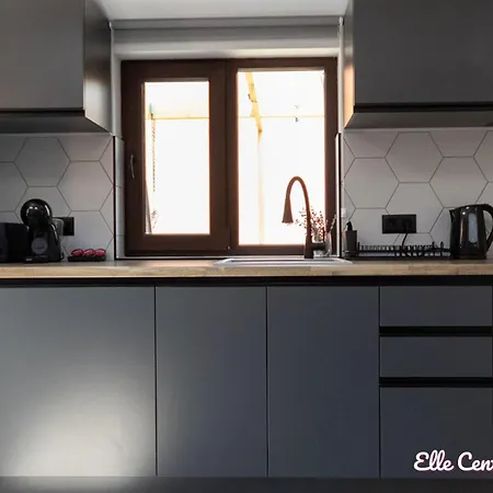 Elle Center By Rv - Center Warna