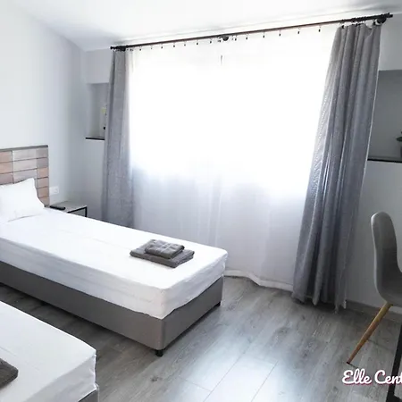 Elle Center By Rv - Center * Warna