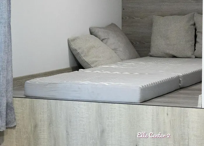 Elle Center By Rv - Center Apartment Warna