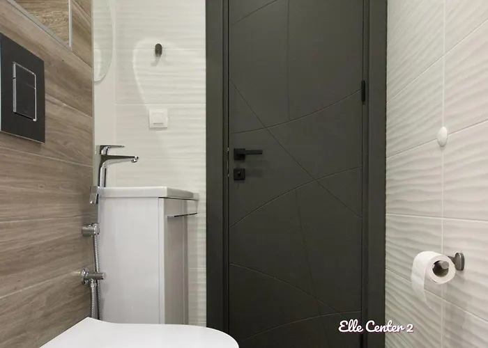 Elle Center By Rv - Center Warna