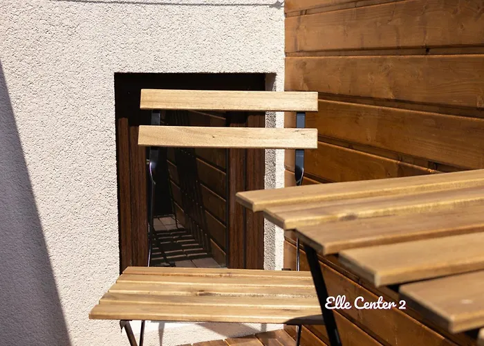 Elle Center By Rv - Center * Warna