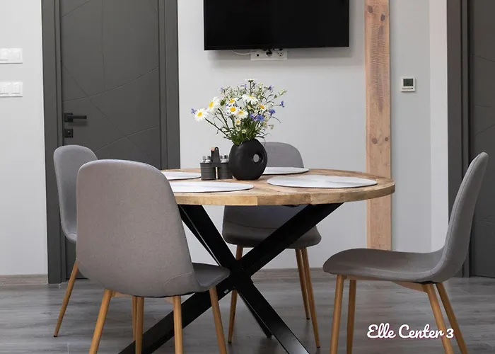 Elle Center By Rv - Center * Warna