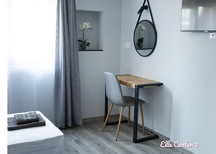 Elle Center By Rv - Center Apartment Warna