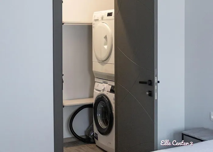 Elle Center By Rv - Center * Warna