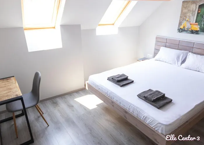 Elle Center By Rv - Center Warna