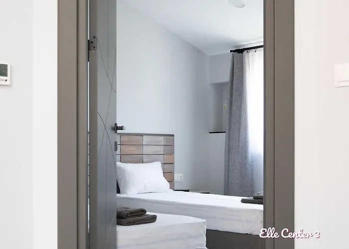 Elle Center By Rv - Center Warna